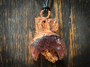 Open image in slideshow, Strawberry Quartz Moon Copper Electroformed Live Oak Bark Necklace
